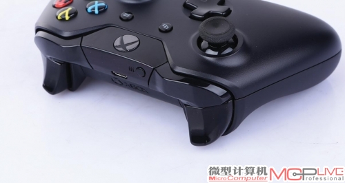 新一代的Xbox One手柄我非常喜欢，它更符合人体工程学，特别是上方的扳机键力回馈很足，比PS4手柄的手感更好。